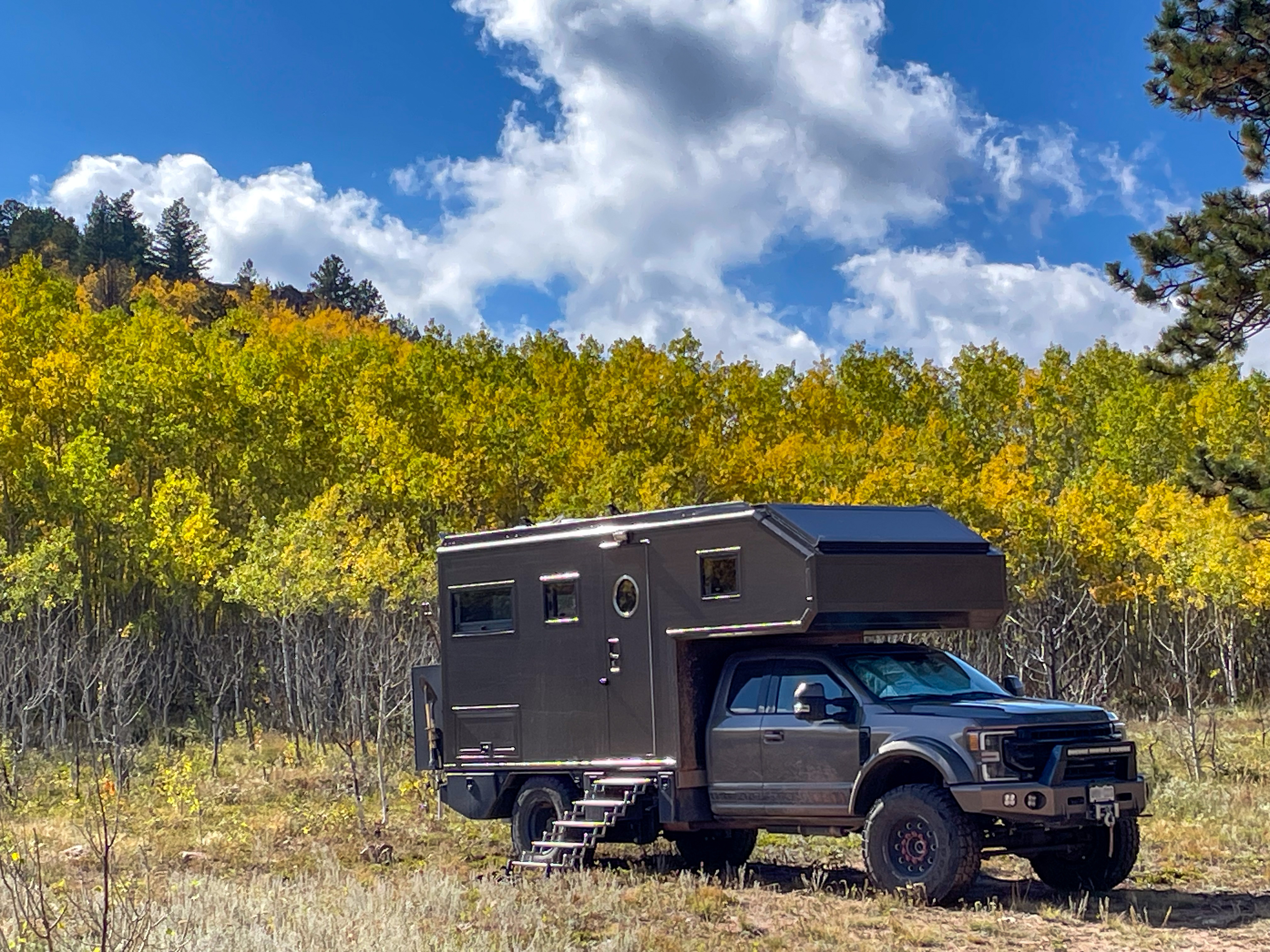 2021 Ford F-550 overland camper